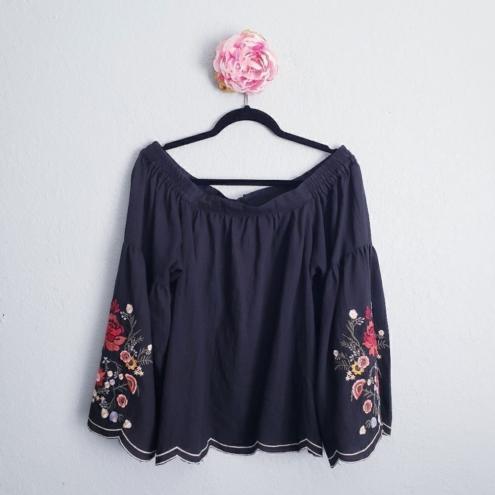 Umgee Black Scalloped Off The Shoulder Embroidered Floral Bellsleeve Top